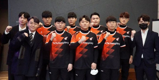 高舞台上的 高舞台上的